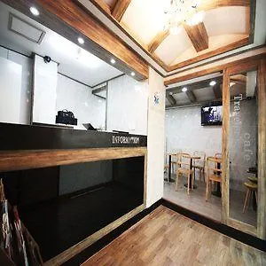 Pensión K-pop Station 2*