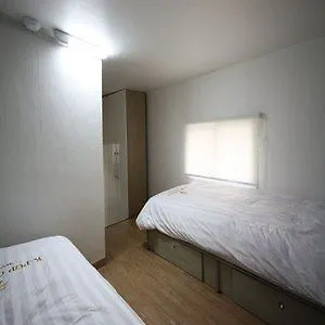 Pensión K-pop Station